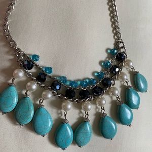 6 Statement necklaces! - PERFECT CONDITION